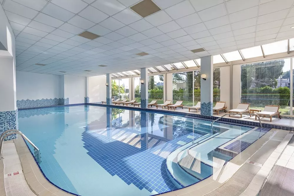 استخر سر بسته هتل سی لایت ریزورت